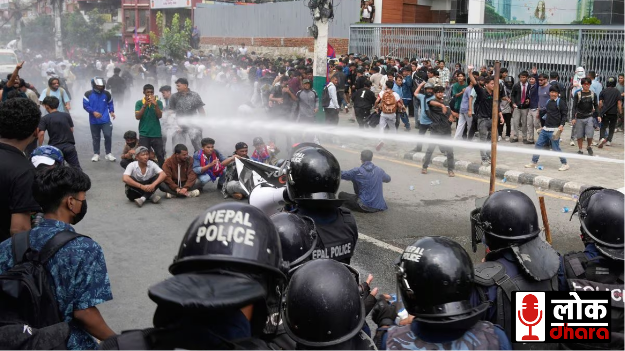 Nepal Protest: नेपाल में उग्र प्रदर्शन, सरकार के खिलाफ सड़कों पर उतरे लोग